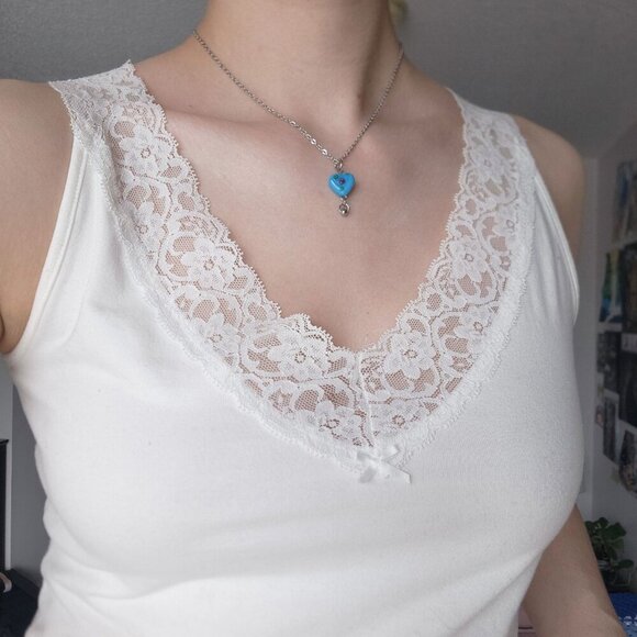 Vintage antique dainty blue glass flower heart necklace - Picture 4 of 9